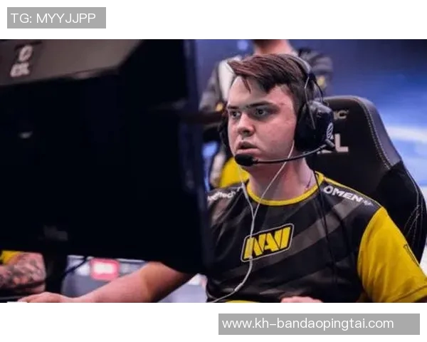 实时新闻深度探讨杨伟在CSGO世界中的成长与挑战之路